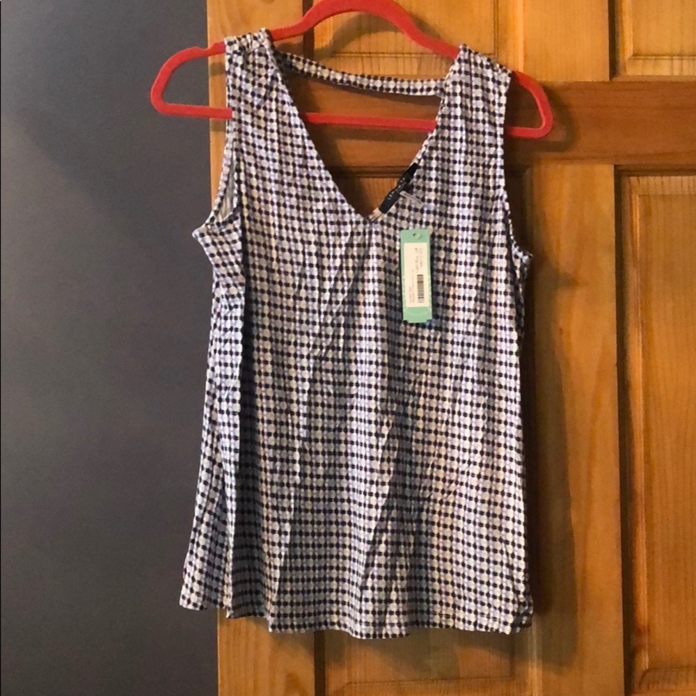 Patterned tank